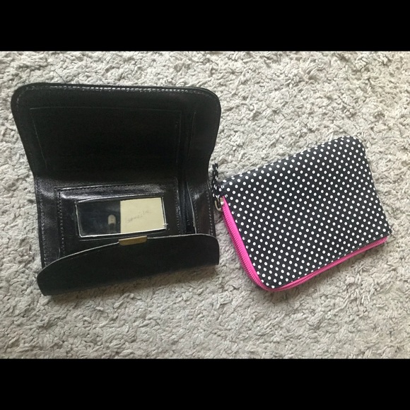 Bundle two wallets one leather and one vinyl. - Picture 3 of 3